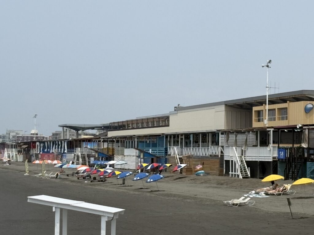 平日の江ノ島の海 空いている